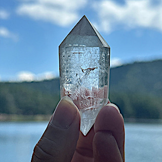 6-7 cm Vogel 12-faceted double-terminated rock crystal point - Image 5