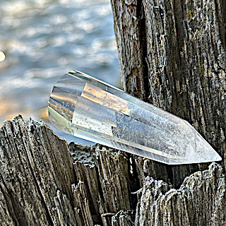 Vogel double-terminated 12-facet clear quartz point 8.5–9.5 cm - Image 3