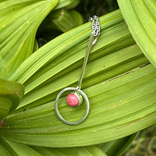 Thulite and silver pendant - long version - Image 4