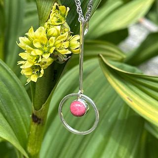 Thulite and silver pendant - long version - Image 3