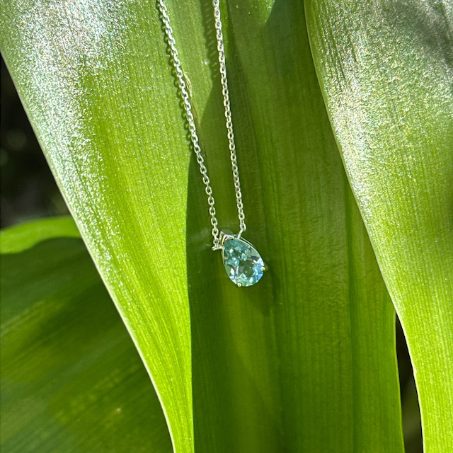 Fine silver necklace with faceted blue topaz
