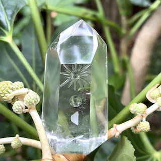 Engraved rock crystal point - sun and moon motif - Image 5