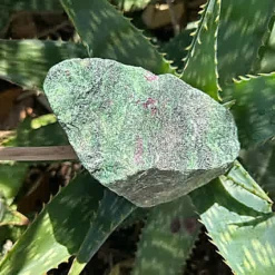 Alternative view of Rubis sur zoisite brut - 2kg