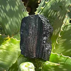 Tourmaline noire brute 248G