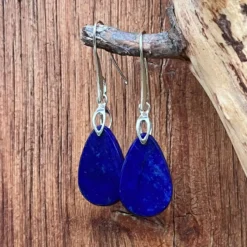 Alternative view of Boucles d'oreilles goutte en lapis lazuli de qualité supérieure et argent