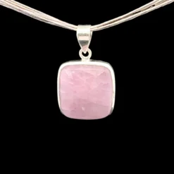 Pendentif carré en kunzite