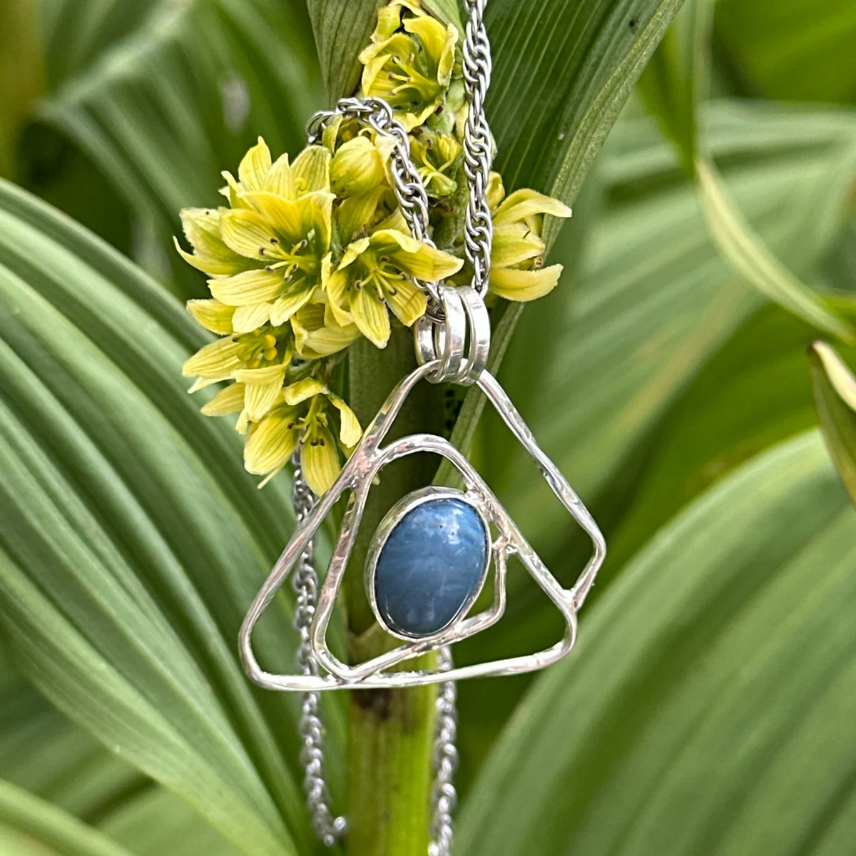 Pendentif en Swedish Blue forme triangulaire