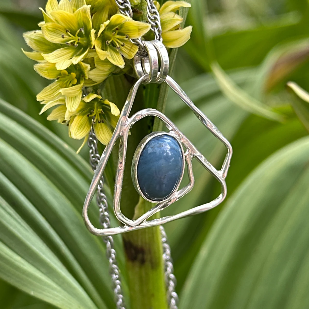 Pendentif en Swedish Blue forme triangulaire – Image 3