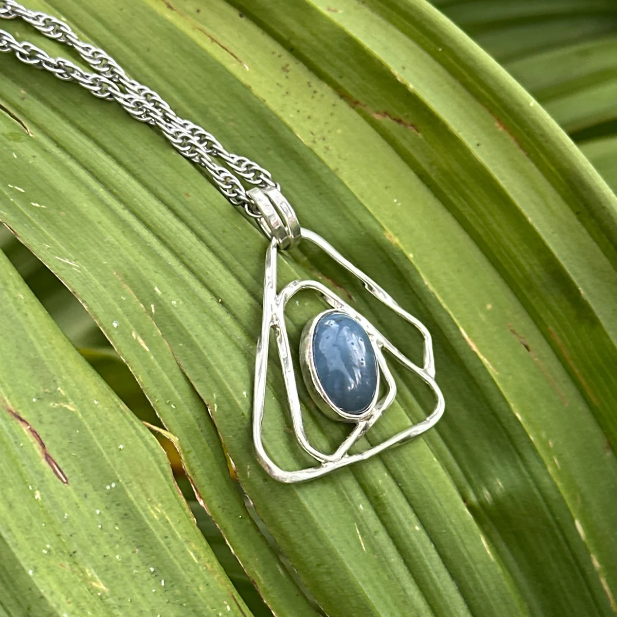 Pendentif en Swedish Blue forme triangulaire – Image 4