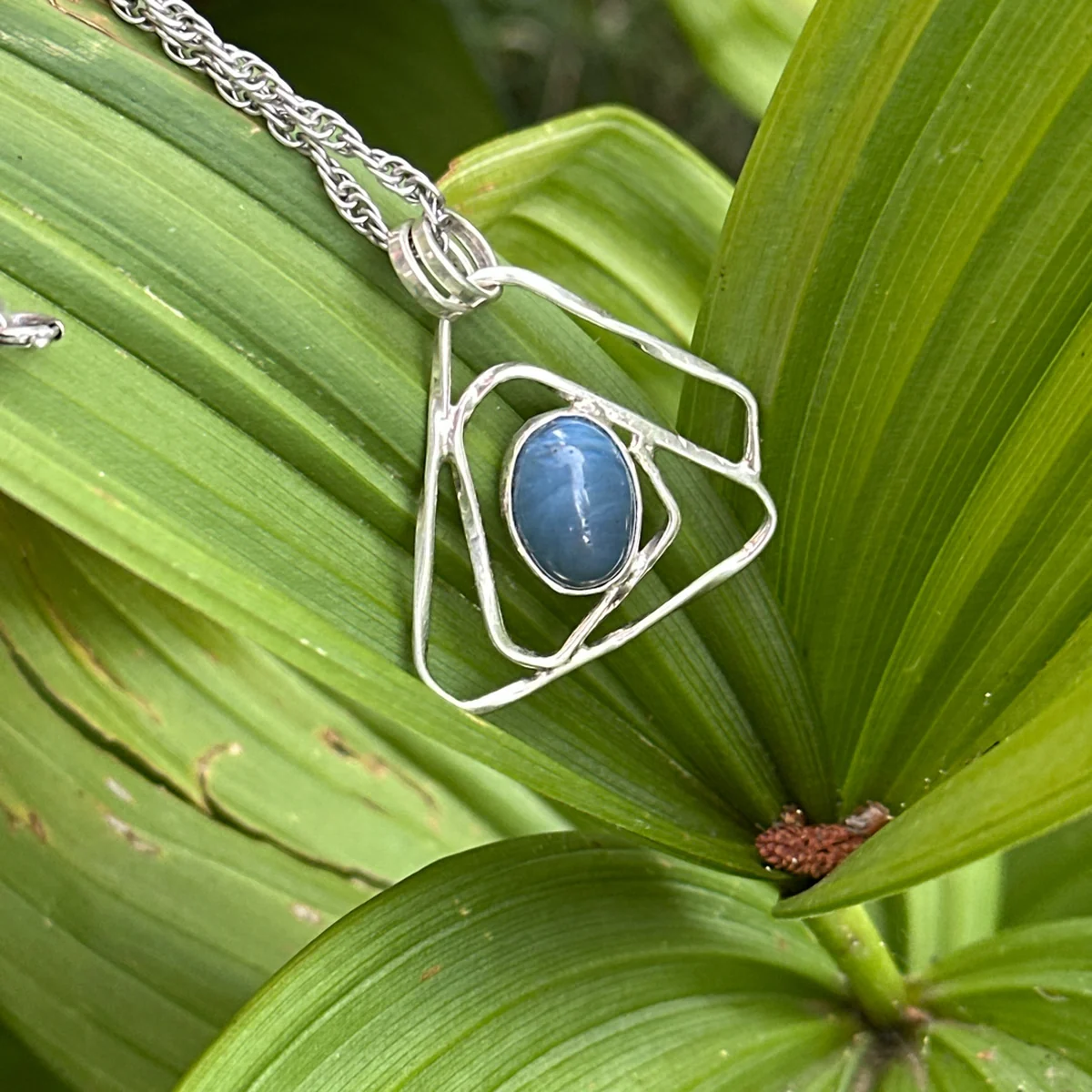 Pendentif en Swedish Blue forme triangulaire – Image 5