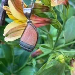 Pendentif forme libre en célestobarite