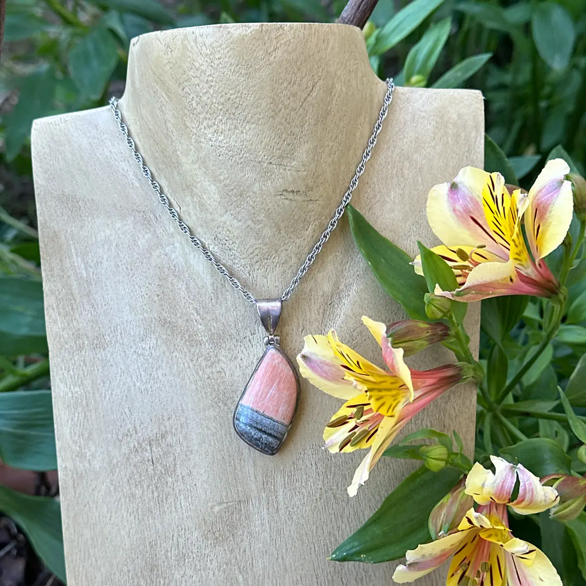 Pendentif forme libre en célestobarite – Image 4