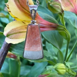 Pendentif forme trapèze en célestobarite