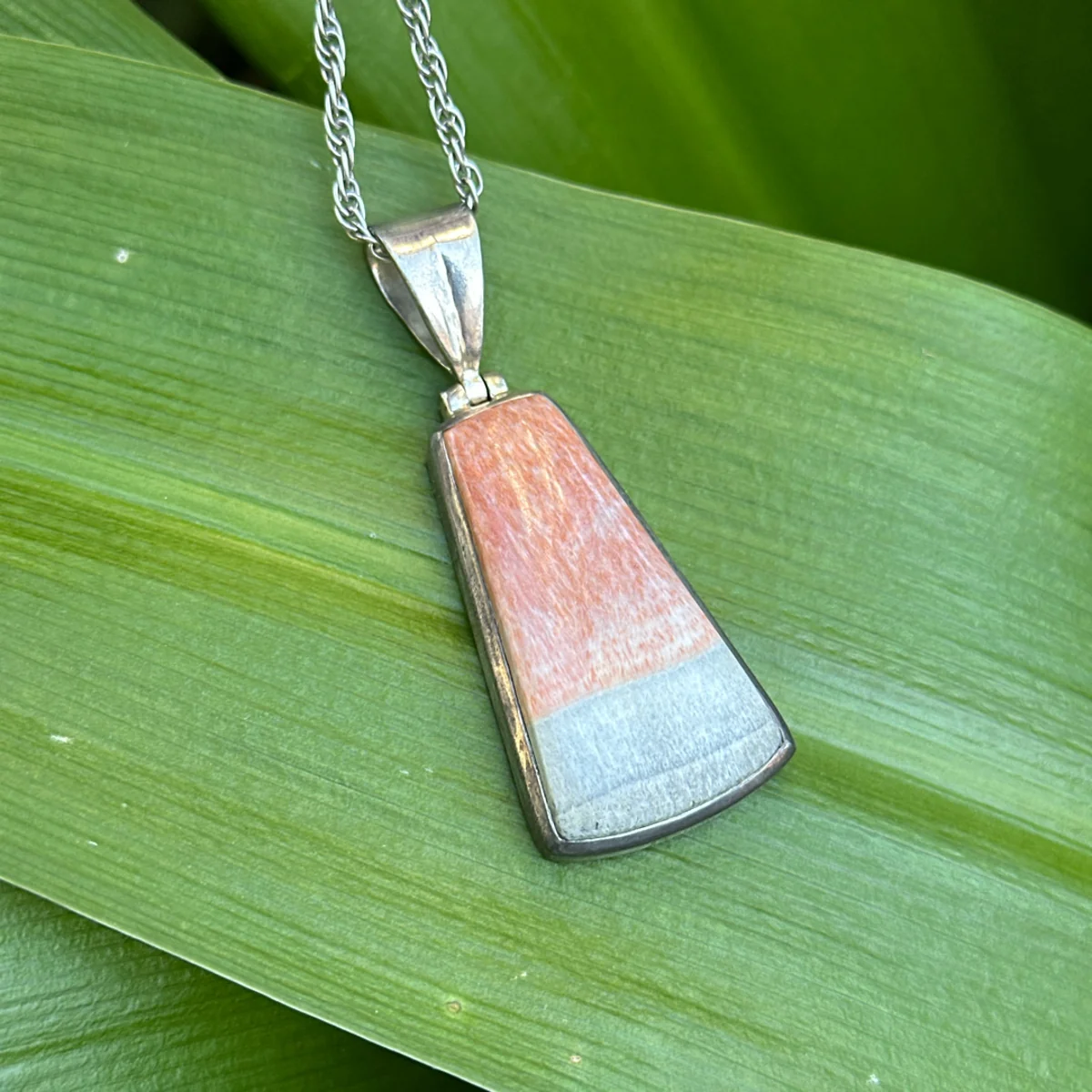 Pendentif forme trapèze en célestobarite – Image 3