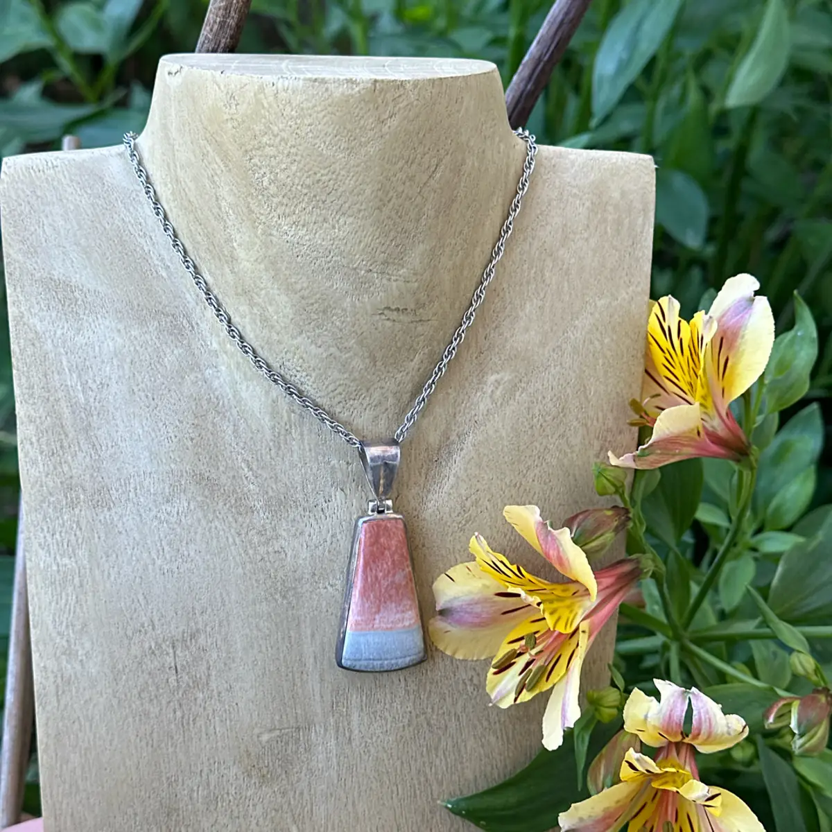 Pendentif forme trapèze en célestobarite – Image 4